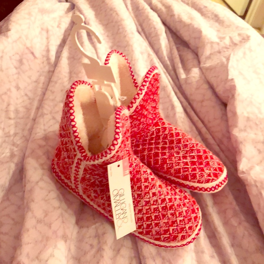 Red and white fur slipper boots